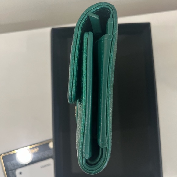Chanel rare emerald metallic wallet authentic - Picture 5 of 8